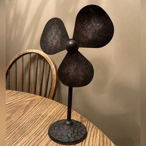 Steampunk Industrial metal fan blade home decor
11.5" tall
Preowned